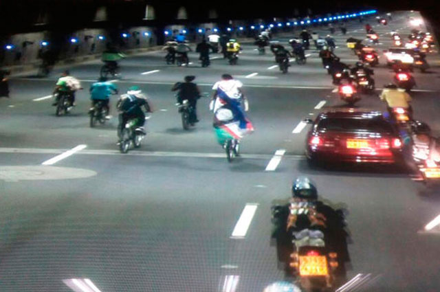Ciclistas bloquearon el túnel de la avenida Colombia en Cali y así ... - Noticias Caracol