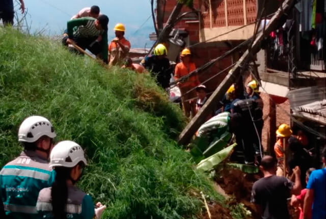 Descartan personas atrapadas en derrumbe en Santo Domingo Savio, nororiente de Medellín - Noticias Caracol